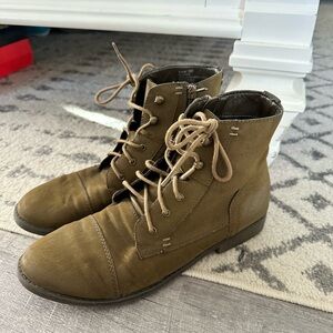 Madden Girl Women’s Green Lace-Up Boots